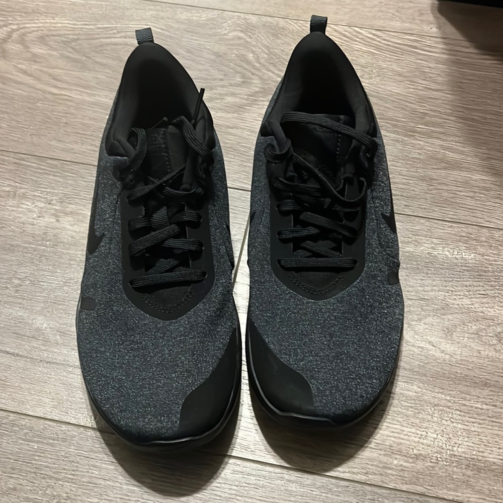 Women’s Nike Flex experience 8